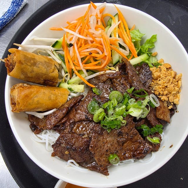 D3. Bún Bò Nướng / Chargrilled Beef Vermicelli.