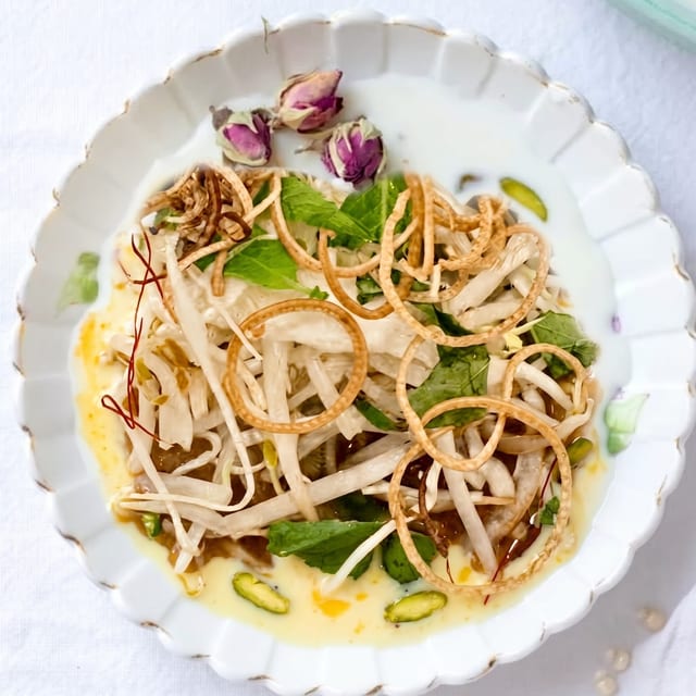 D5. Bún Bò Huế / Hue Style Beef Noodle.