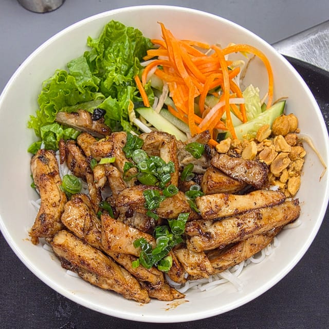 D2. Bún Thịt Gà Nướng / Grilled Chicken Vermicelli.